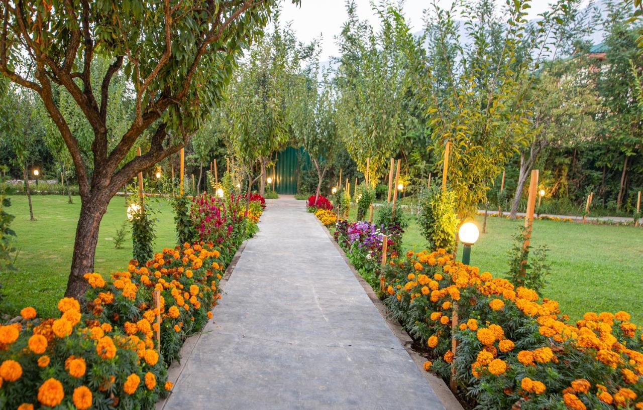 The Orchard Retreat & Spa Srinagar  Bagian luar foto