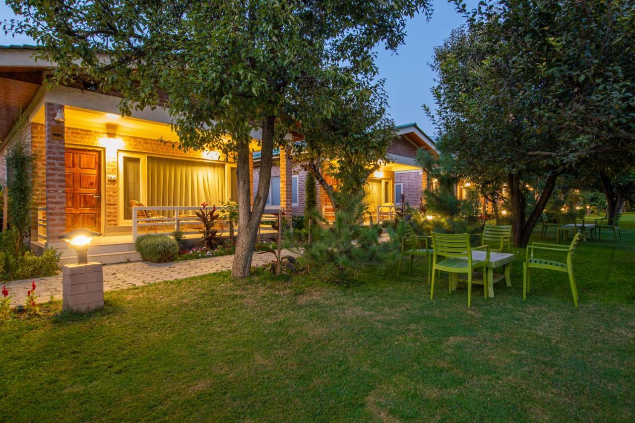 The Orchard Retreat & Spa Srinagar  Bagian luar foto