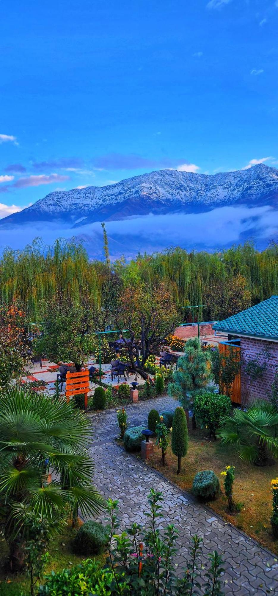 The Orchard Retreat & Spa Srinagar  Bagian luar foto