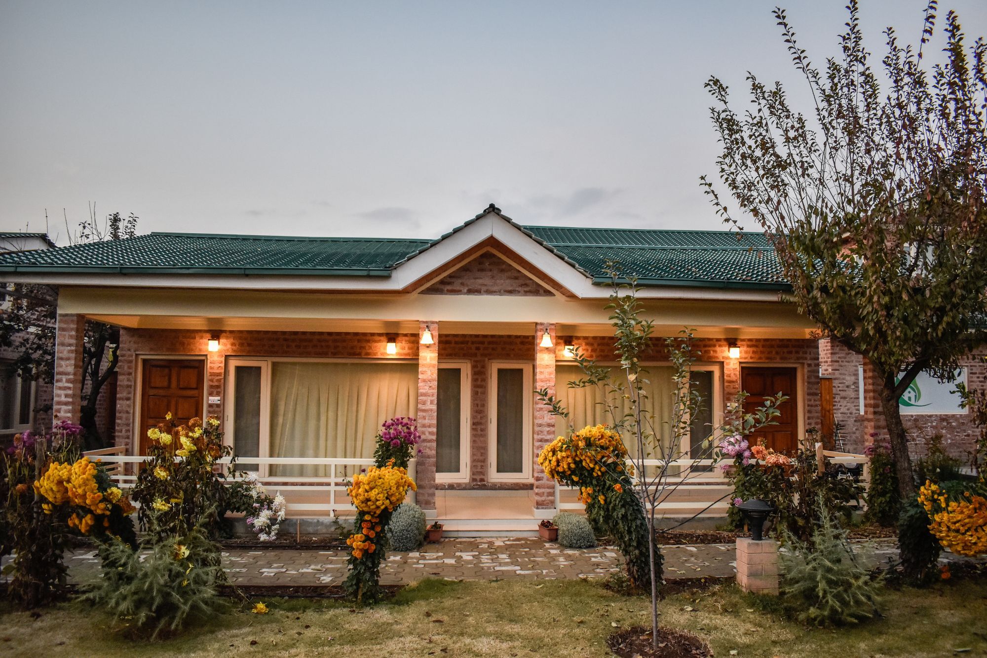 The Orchard Retreat & Spa Srinagar  Bagian luar foto