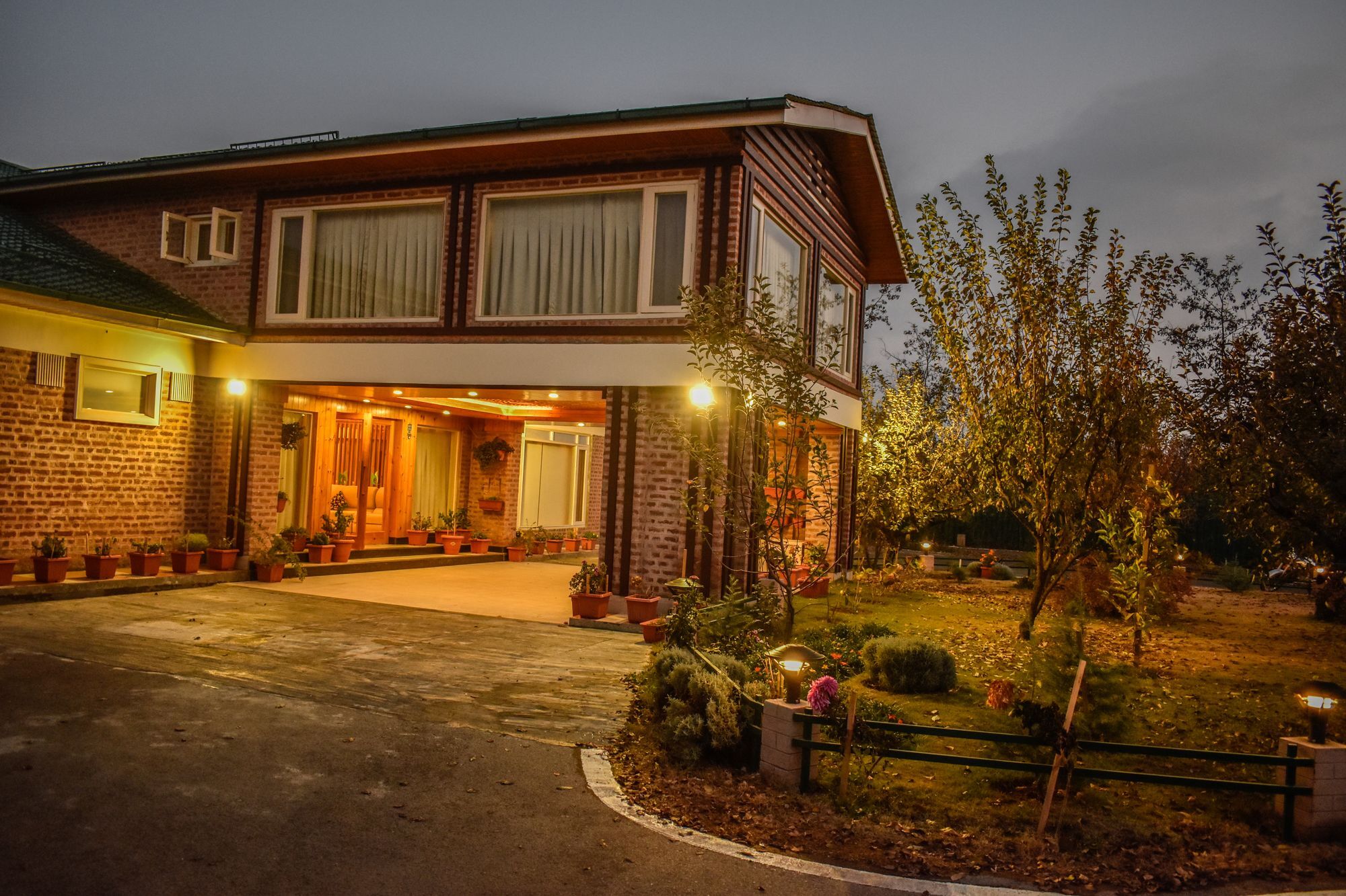 The Orchard Retreat & Spa Srinagar  Bagian luar foto