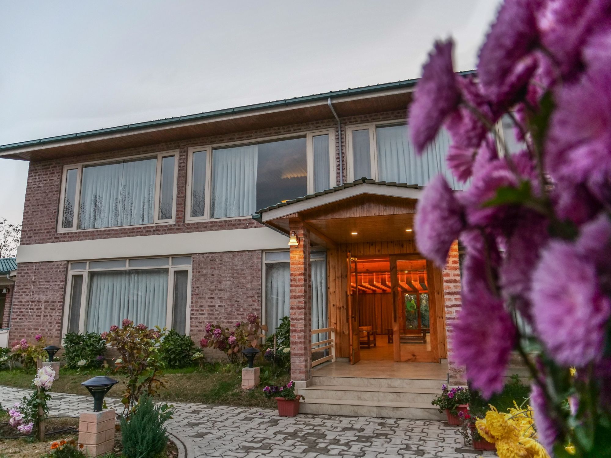 The Orchard Retreat & Spa Srinagar  Bagian luar foto